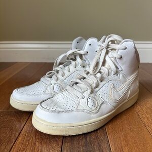 Nike Son of Force Mid Womens 9 Triple White Leather Sneakers 616303-115